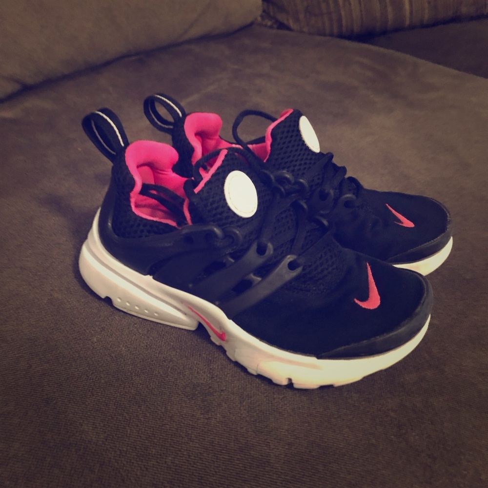 Girls black and pink Nike Air Prestos